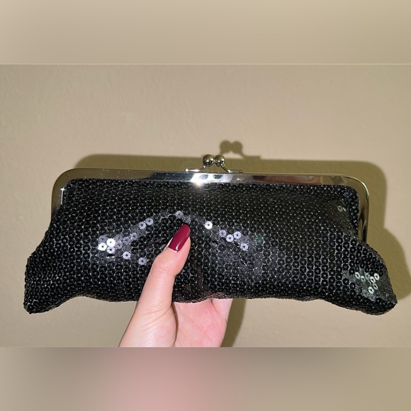 Black Sequin Snap Clutch Ann Taylor LOFT with hidden chain convertible chain ๐ค - Picture 3 of 8